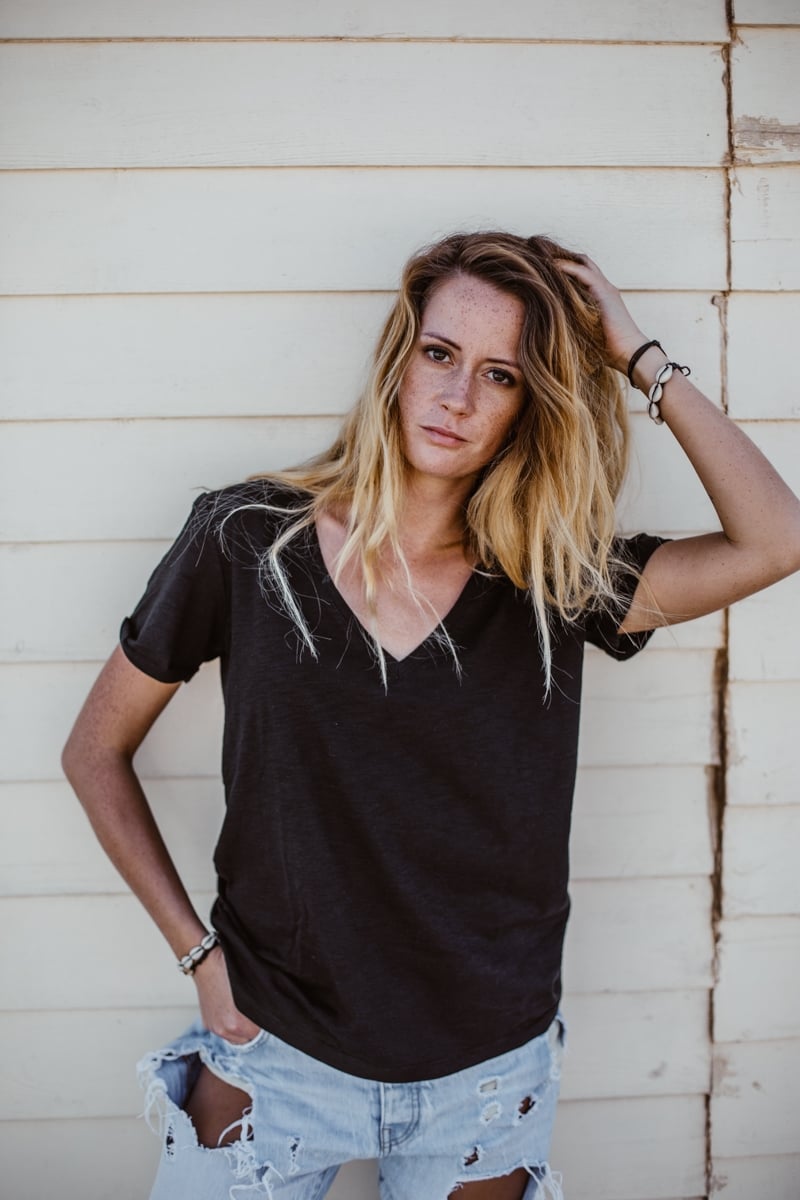 V Shirt - Space Black