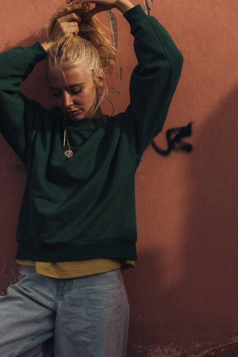 Classy Sweat - Green Queen