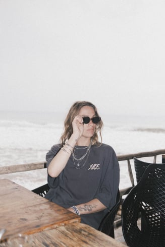 Todo Bien Amigo Tee - Stone Grey