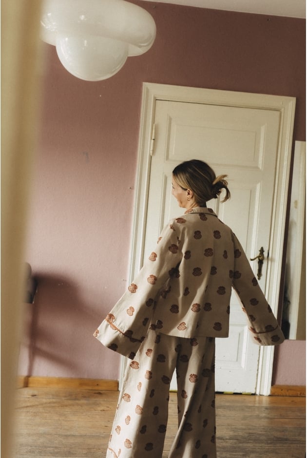 Stormy Eyes Wide Shirt - Cookie Stormy Eyes Wide Shirt - Cookie