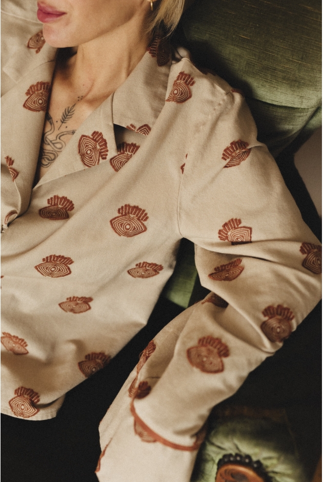 Stormy Eyes Wide Shirt - Cookie Stormy Eyes Wide Shirt - Cookie