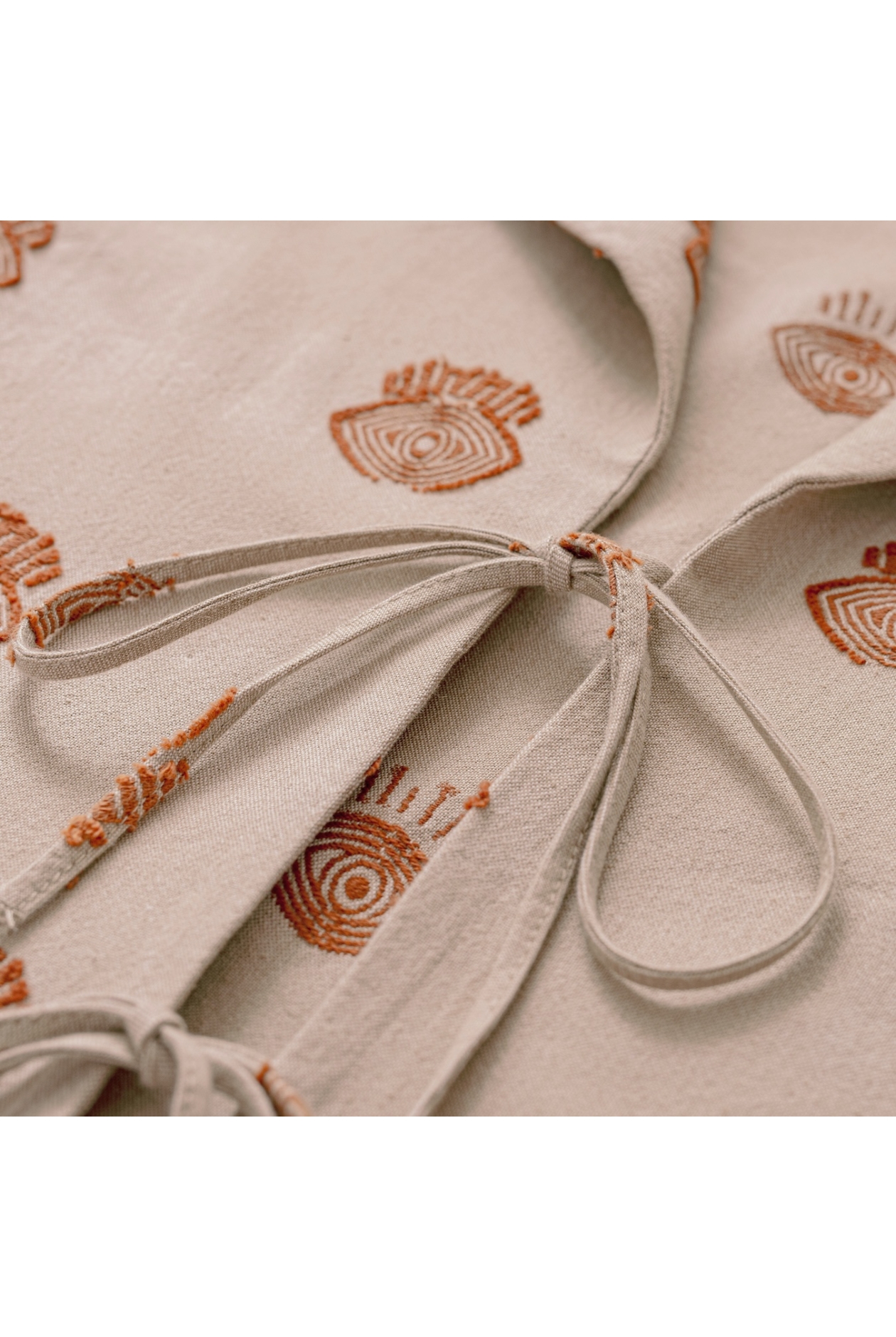 Stormy Eyes Wide Shirt - Cookie