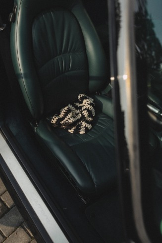 Zebra Crochet Bucket Hat - Super Natural - Cappelli
