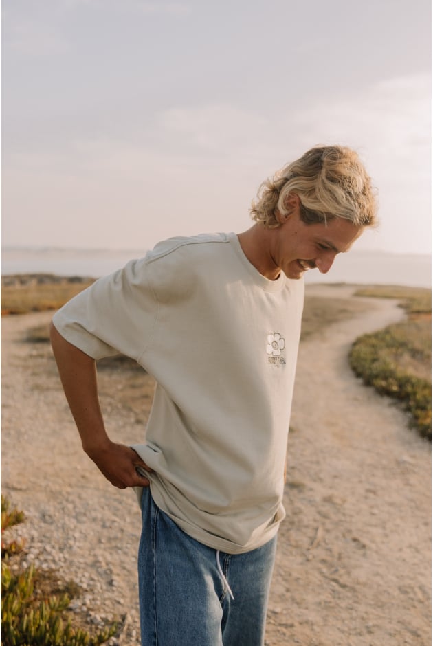Nieuw  | Blooming Tee - Light Pistachio | Surf Inc.