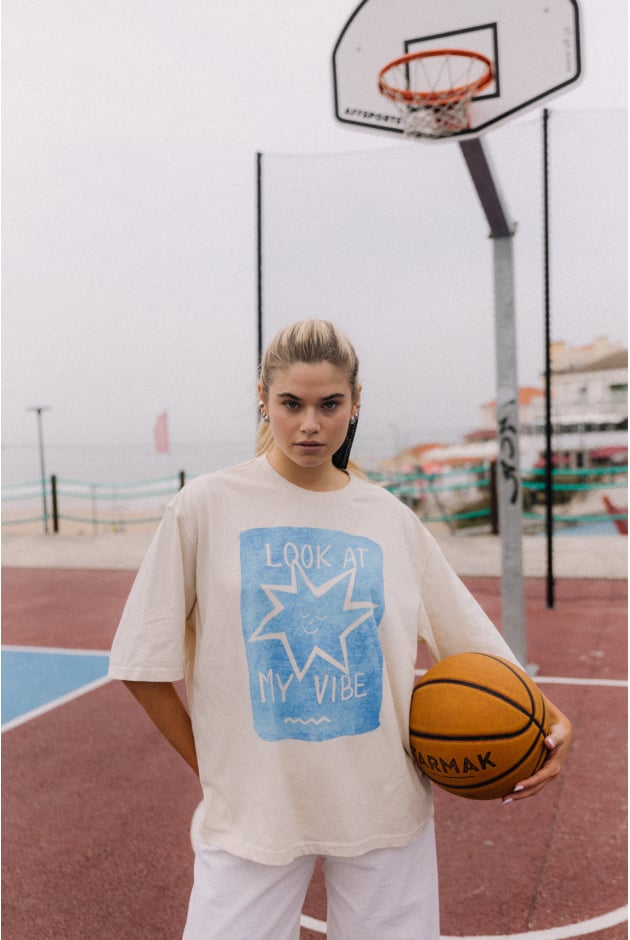 Koszulki damskie. Lato 2025  | Look At My Vibe Box Tee - Super Natural | Surf Inc.