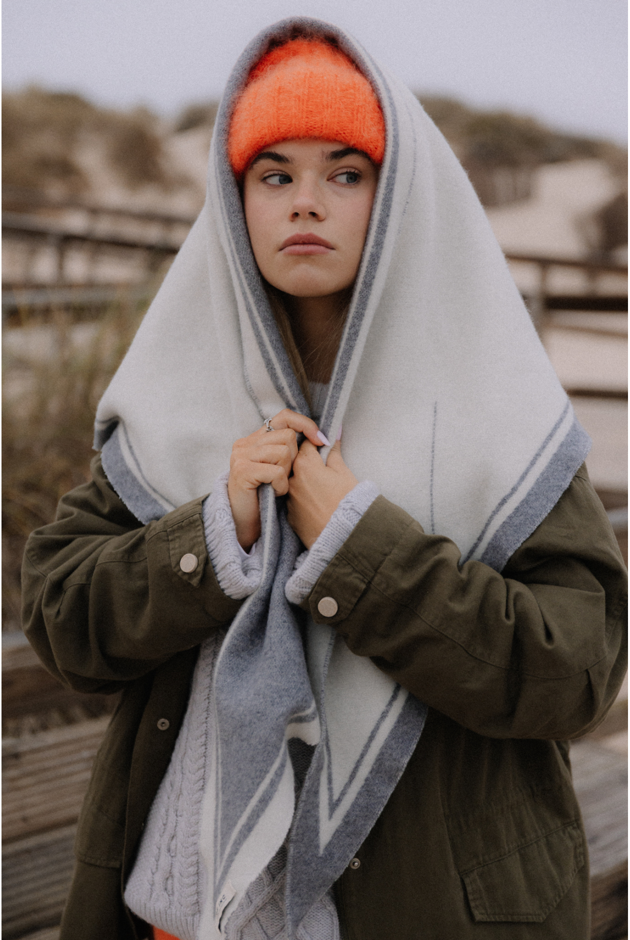 Surf Triangle Scarf - Light Grey