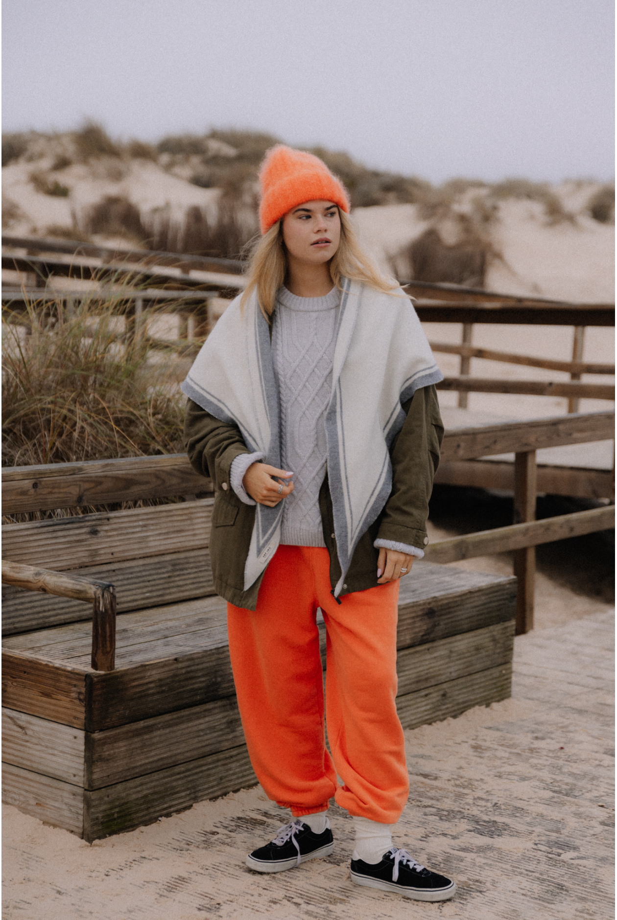 Surf Triangle Scarf - Light Grey