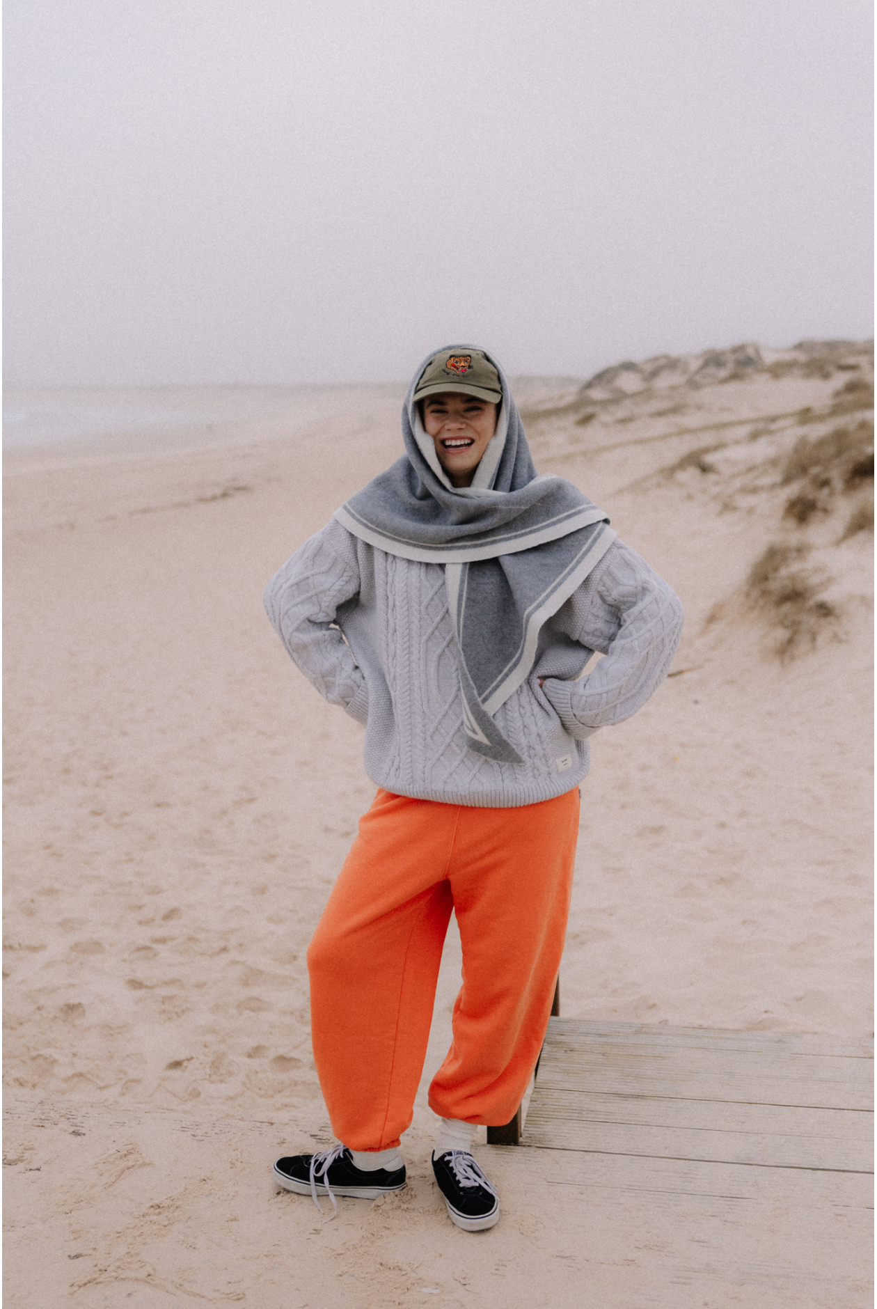 Surf Triangle Scarf - Light Grey