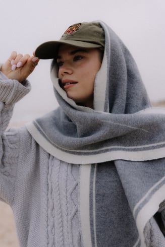 Surf Triangle Scarf - Light Grey
