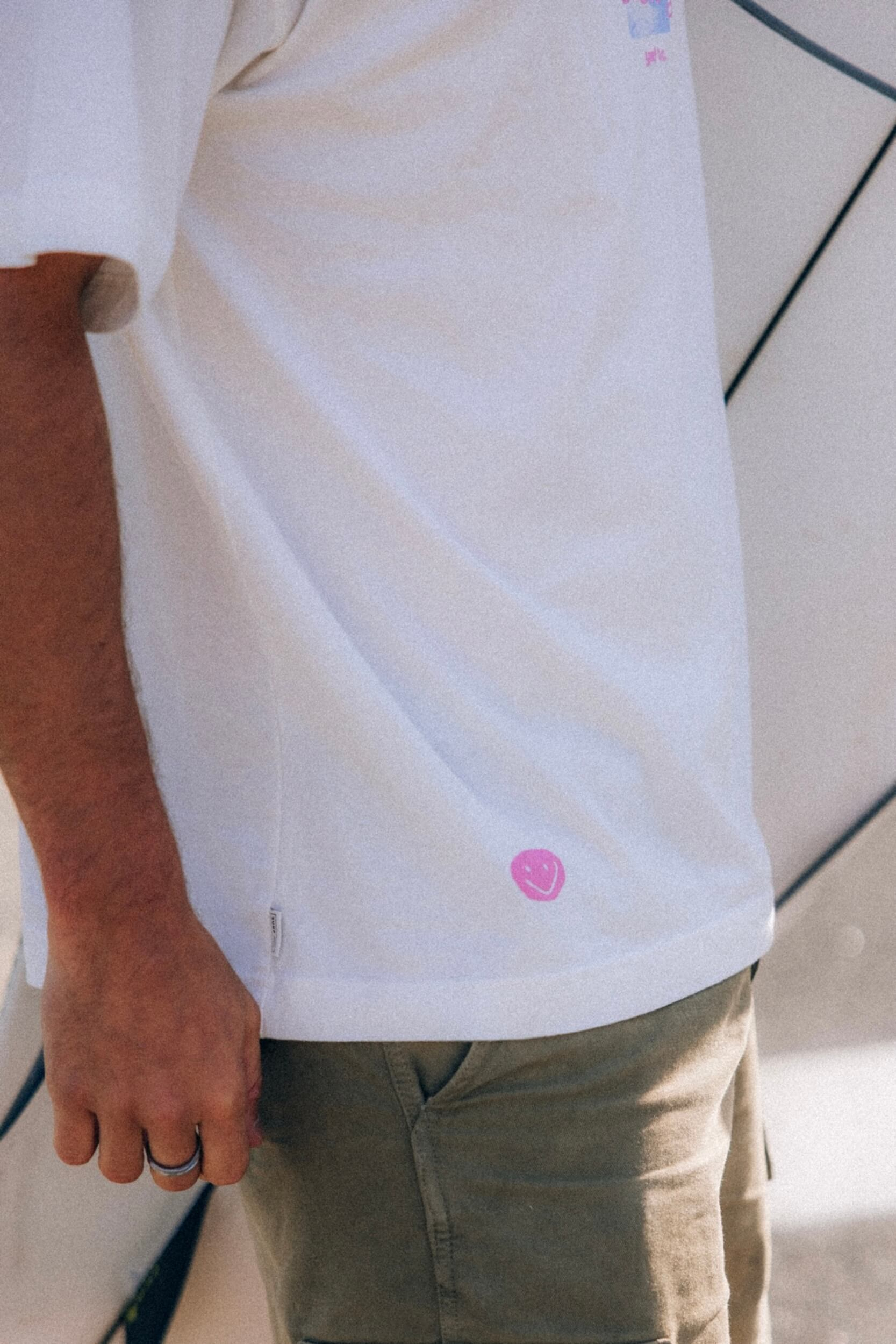 Chasing Tee - Vintage White
