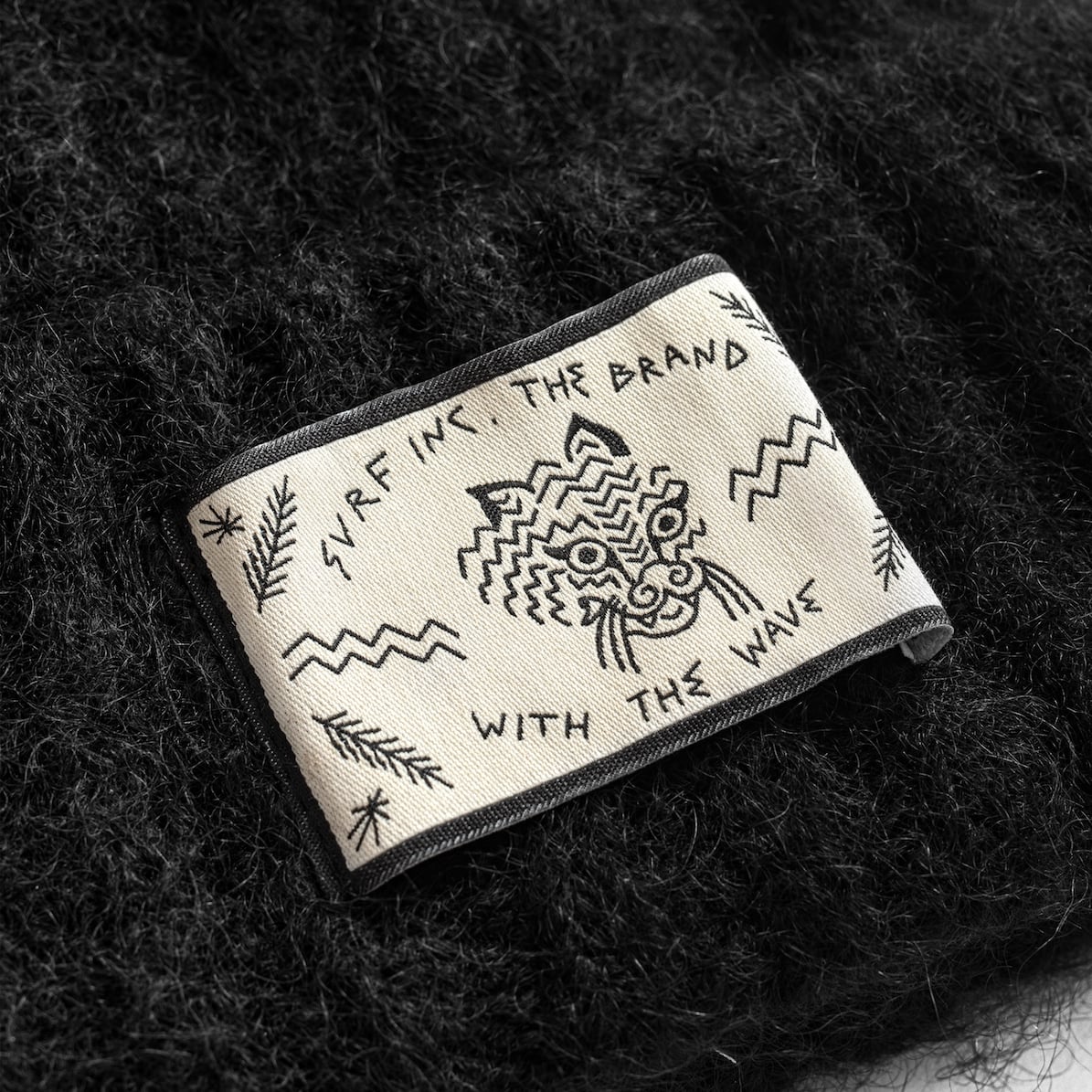 Olivia Wave Tiger Beanie - Space Black - Beanie Mutsen Olivia Wave Tiger Beanie - Space Black - Beanie Mutsen