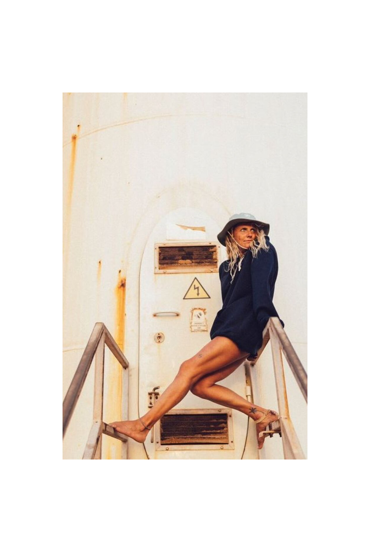 Tranquilo Hoodie - Acid Black Tranquilo Hoodie - Acid Black