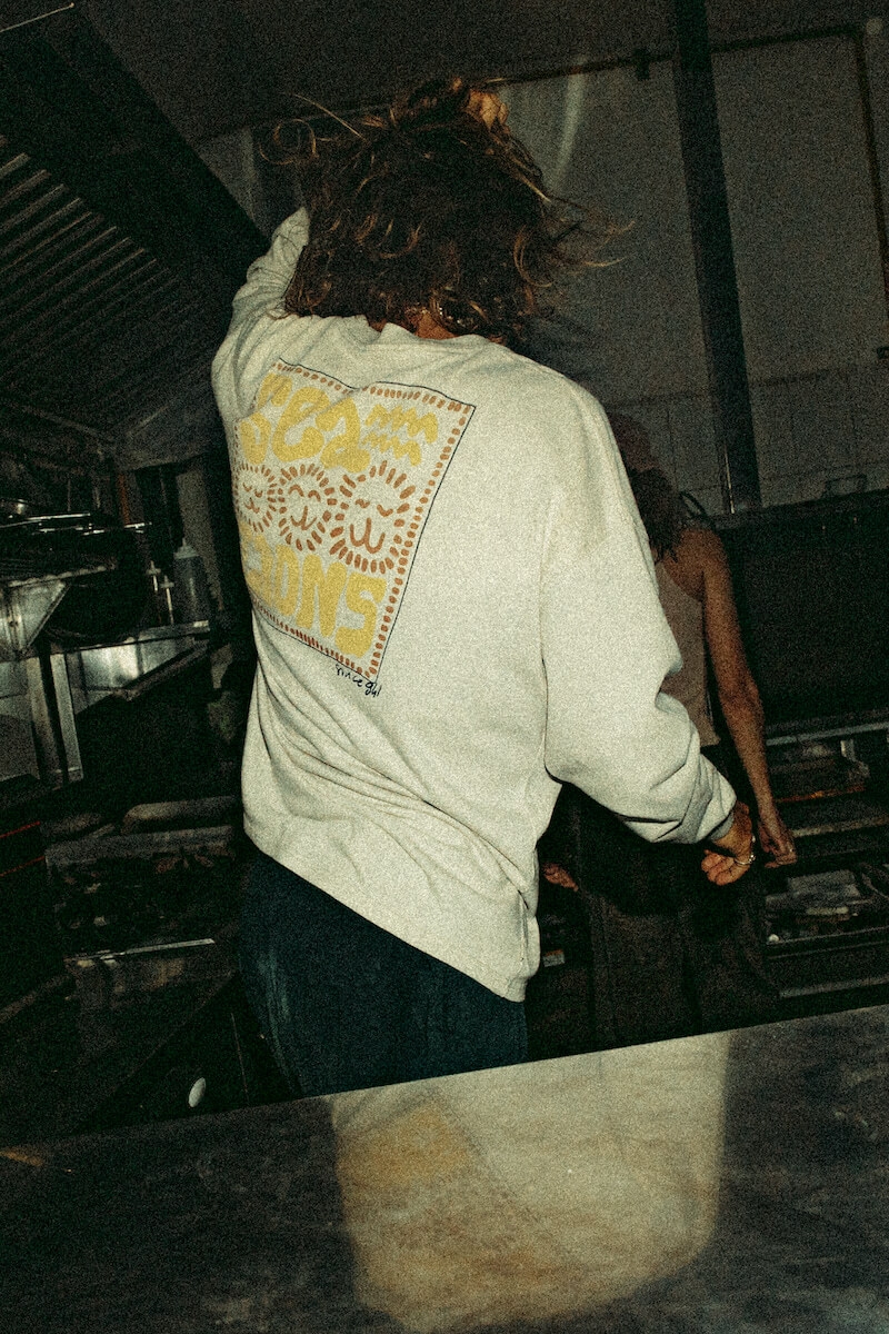 Sea Lions LS - Dirty White