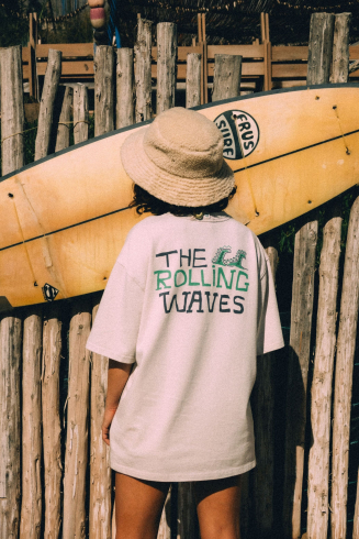 THE ROLLING WAVES TEE - DIRTY WHITE