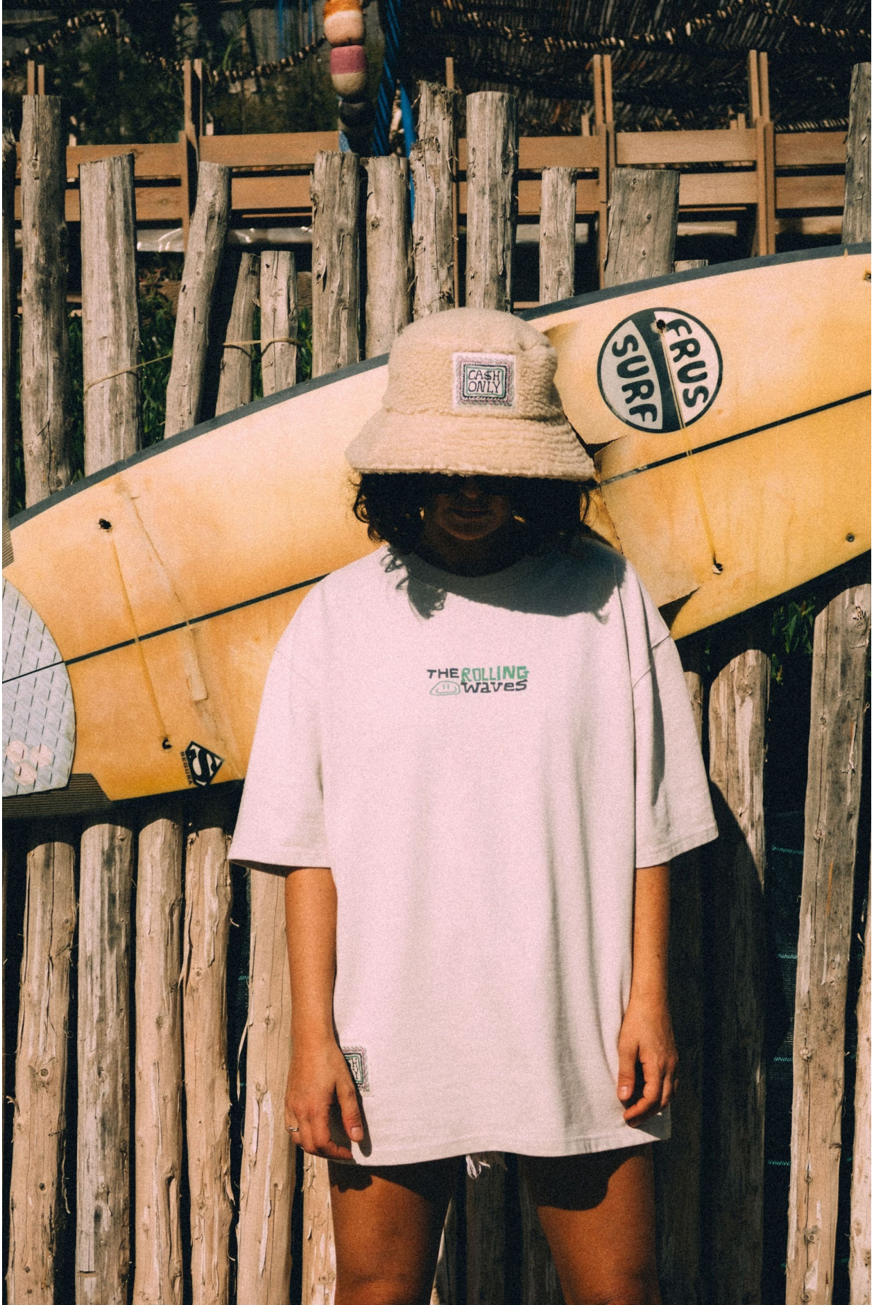 THE ROLLING WAVES TEE - DIRTY WHITE THE ROLLING WAVES TEE - DIRTY WHITE