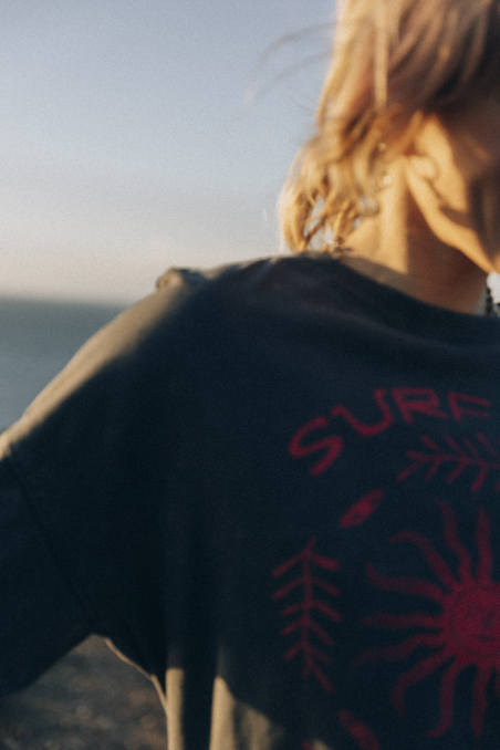 Moody Red Sun LS - Stone Grey Moody Red Sun LS - Stone Grey