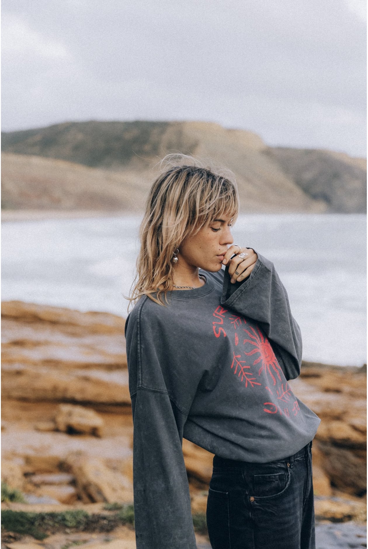 Moody Red Sun LS - Stone Grey Moody Red Sun LS - Stone Grey